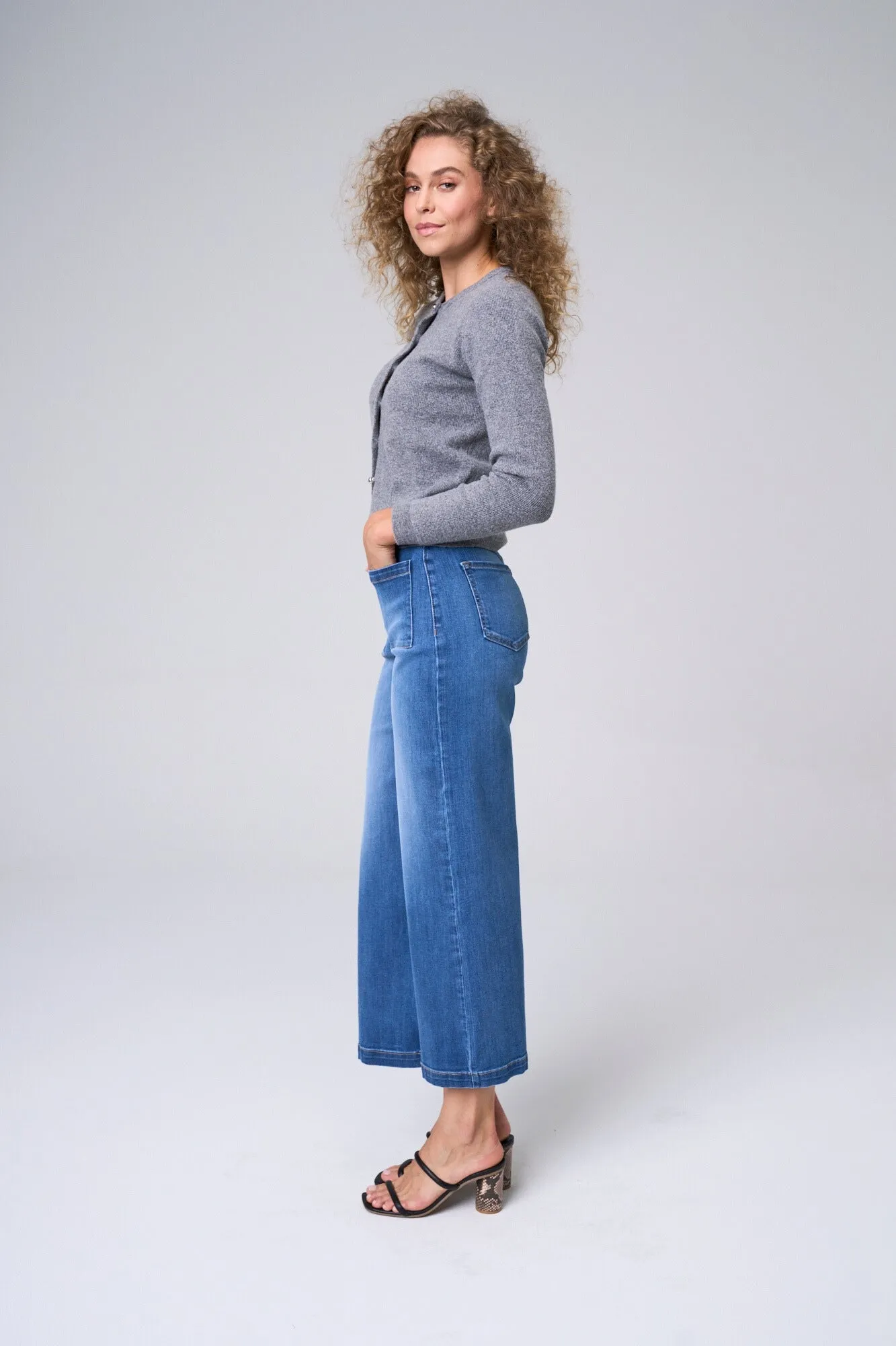 HIGH RISE CROP WIDE LEG IN MEDIUM   /  SP-P12649M