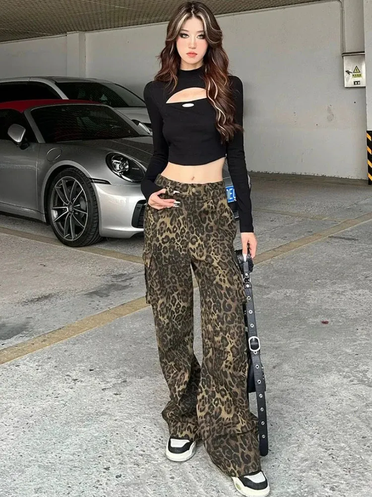 High Waist Multi-pocket Cargo Jeans with Leopard Print