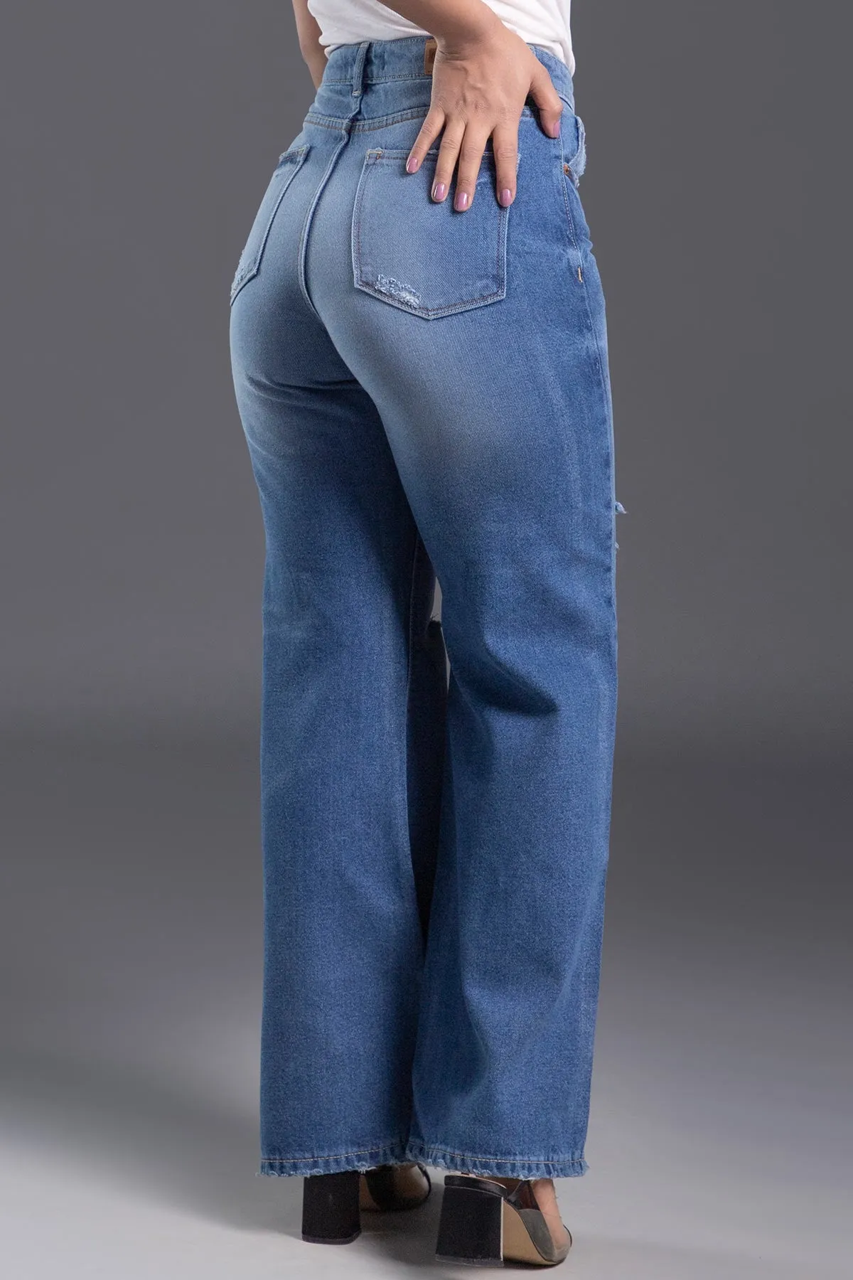 Ripped High Rise Mom Jeans (Light Blue) (HOMEBREAKER)