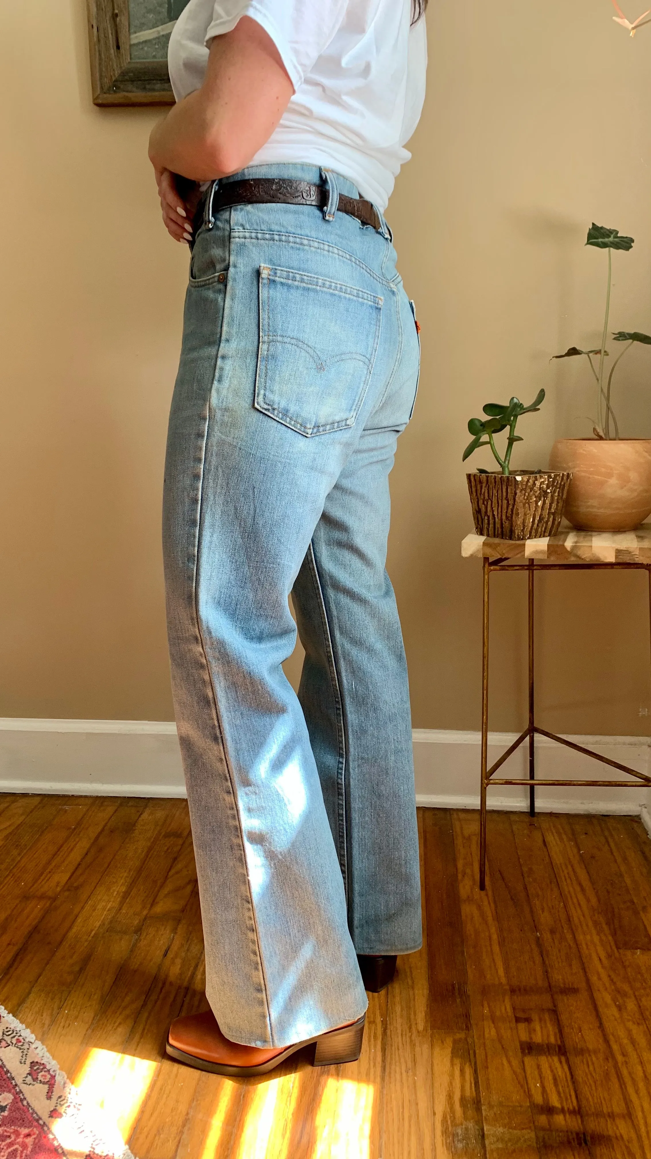 Soft Worn Levi Bells/Bootcut Jeans 34x31 (women's 10/12)