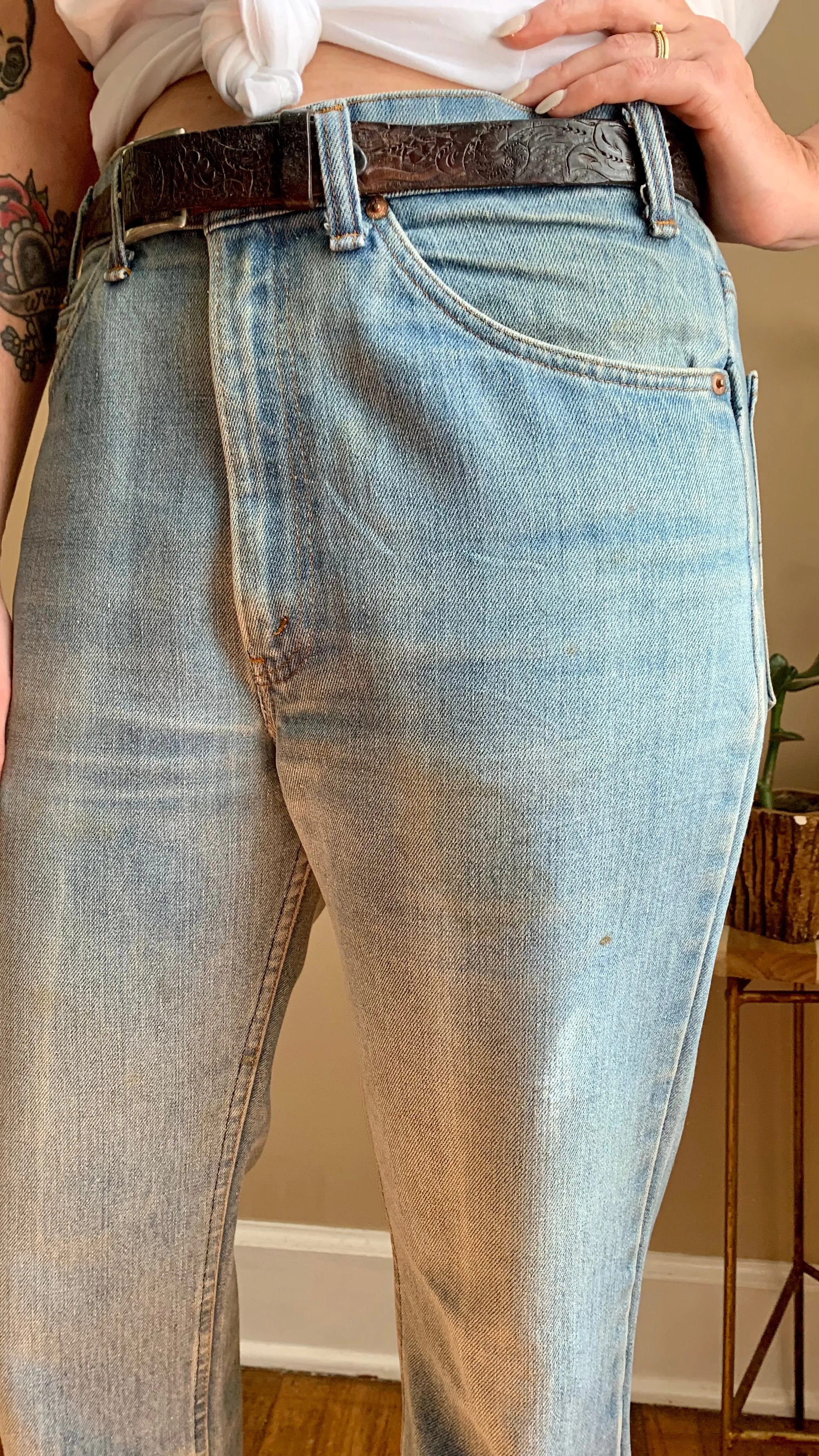 Soft Worn Levi Bells/Bootcut Jeans 34x31 (women's 10/12)