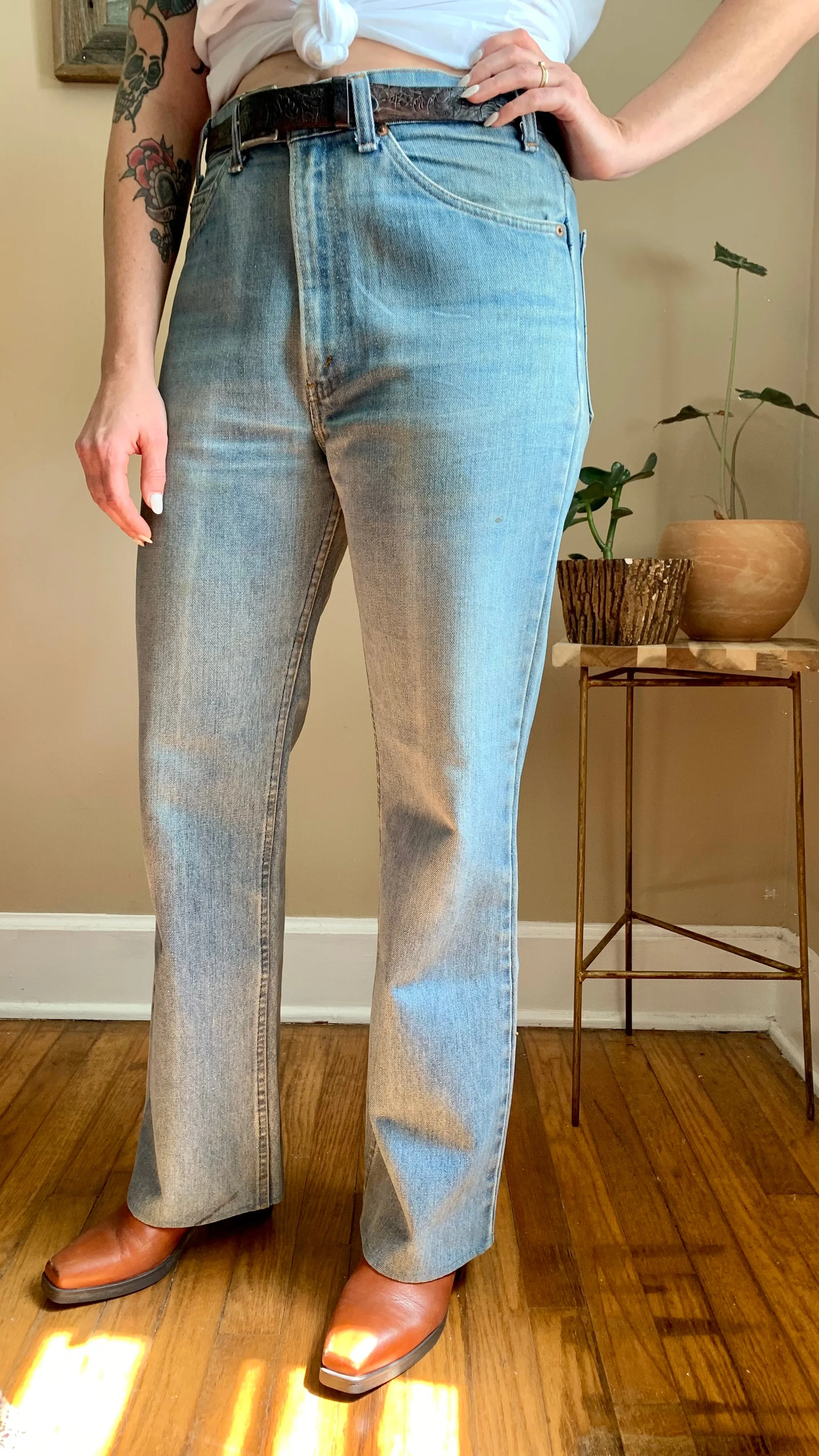 Soft Worn Levi Bells/Bootcut Jeans 34x31 (women's 10/12)